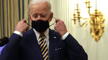 El presidente Biden está de acuerdo en modificar las reglas de quiénes recibirían nueva ayuda.