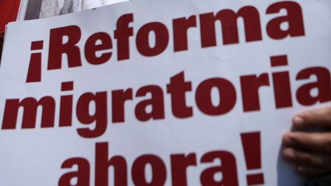 Los demócratas en el Congreso federal impulsan una reforma migratoria.