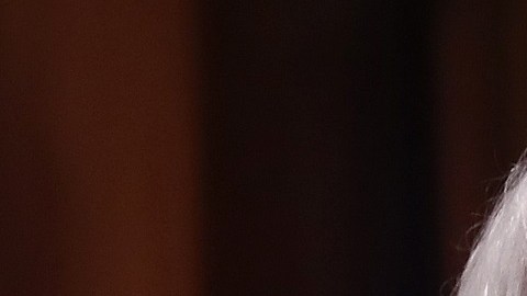 Los senadores Bernie Sanders y Charles Schumer lideran el plan de ayuda económica en el Senado.