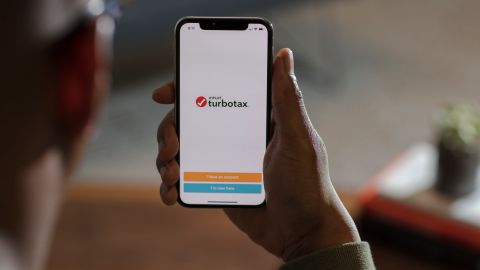 TurboTax confirma que los pagos del segundo cheque de estímulo comenzarán a ser depositados este viernes a sus clientes