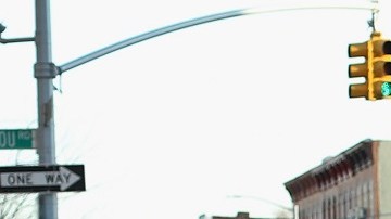 ICE deberá detener la deportación de inmigrantes sin récord criminal.