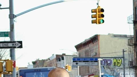 ICE deberá detener la deportación de inmigrantes sin récord criminal.