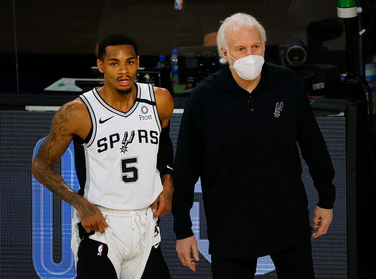 Gregg Popovich es el primer entrenador en recibir la vacuna.