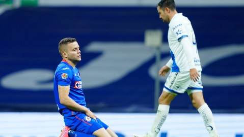 Jonathan Rodríguez fue captado en una fiesta y su equipo lo sancionará.