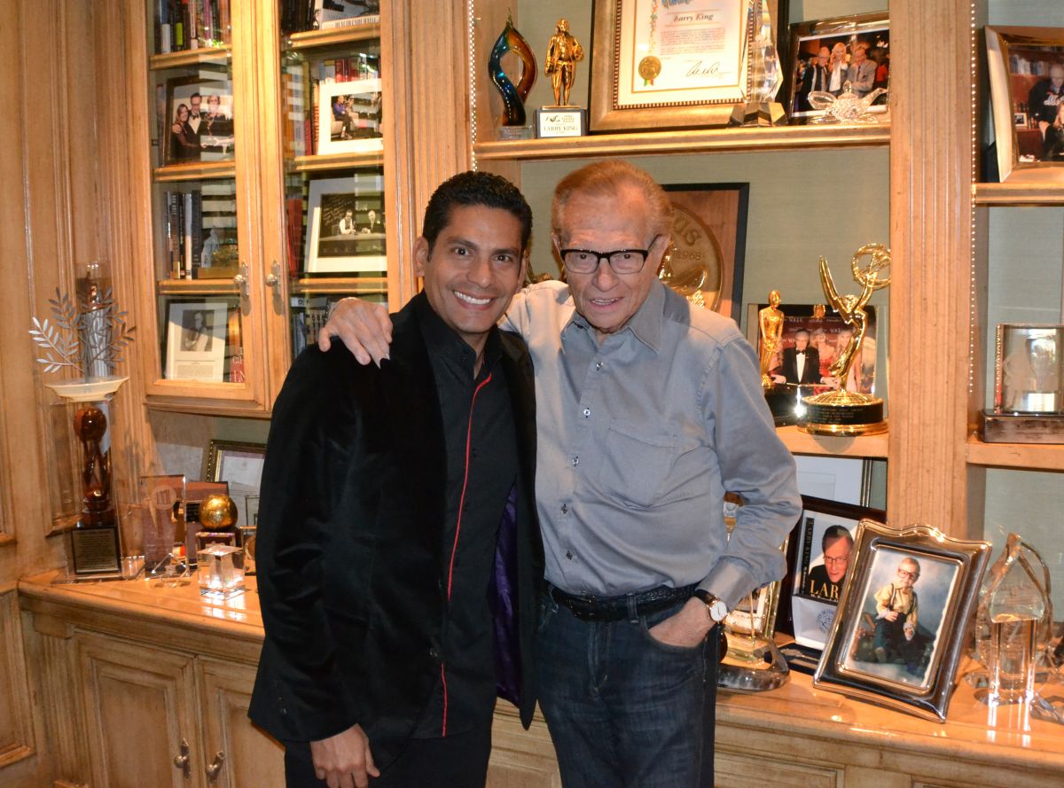 A Larry lo entrevisté dos veces. Una, en el show de CNN en Español, y otra en su residencia de Beverly Hills, para mi primer libro, El poder de escuchar.