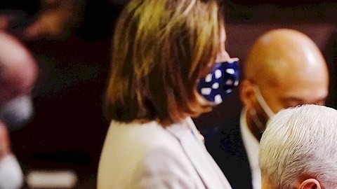Pence y Pelosi al retomar el control del Congreso