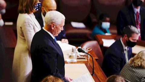 Pence y Pelosi al retomar el control del Congreso