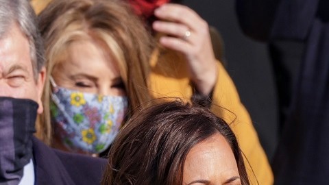 Joe Biden jura como presidente de los EE.UU. y Kamala Harris como vicepresidenta.