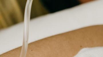 La OMS señala que no resulta más seguro alimentar a los lactantes con leche artificial.