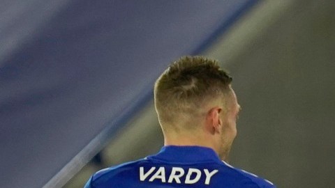 Leicester City llega a 38 puntos y toma momentáneamente el liderato.