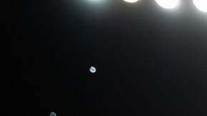 McWilliams Arroyo peleando ante Kazuto Ioka.