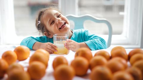 El consumo de jugo en niños mayores de un año debe ser limitado.