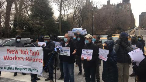 Representantes de los taxistas amarillos de Nueva York demandan que el alcalde disponga la aprobación de un fondo de rescate para esa industria.