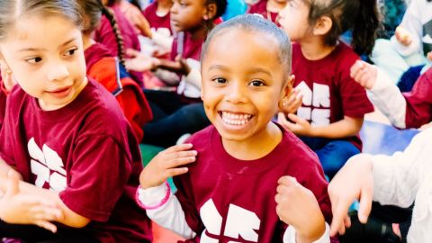 La Bronx Arts fue nombrada “Escuela de recompensa” por el Departamento de Educación del Estado de Nueva York.