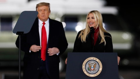 Ivanka Trump dijo en otro mensaje que "la violencia es inaceptable".