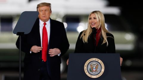 Ivanka Trump dijo en otro mensaje que "la violencia es inaceptable".