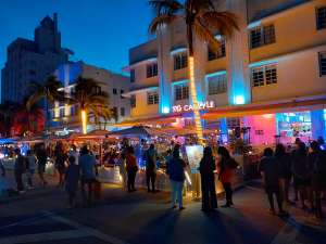 Miami Beach es una fiesta, como si el coronavirus no existiera