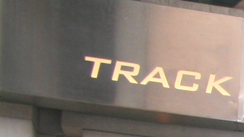 En las puertas del nuevo centro masivo de vacunación hubo mucha confusión este jueves. (Foto: F. Martínez)