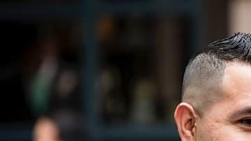 La pareja mexicana antes y después del ataque.