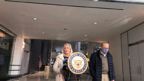 Los senadores Charles Schumer y Kirsten Gillibrand hablan sobre los alcances del ‘plan de rescate’.