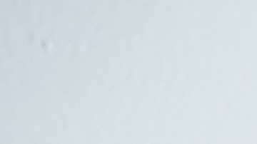 La niña lloraba por el dolor.