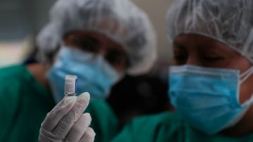 Muchos países se enfrentan al reto de administrar las vacunas antes de que se estropeen.