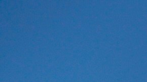 MEX5069. SALTILLO (MÉXICO), 15/02/2021.- Ciudadanos intentan obtener hoy información de la falta de energía eléctrica, en las oficinas de la Comisión Federal de Electricidad en Saltillo, estado de Coahuila (México). La Comisión Federal de Electricidad (CFE) atribuyó este lunes el apagón eléctrico en varios estados del norte de México, que ha afectado a unos 400.000 usuarios, a la suspensión del suministro de gas natural desde Texas (EE.UU) ante la baja de temperaturas. EFE/Antonio Ojeda