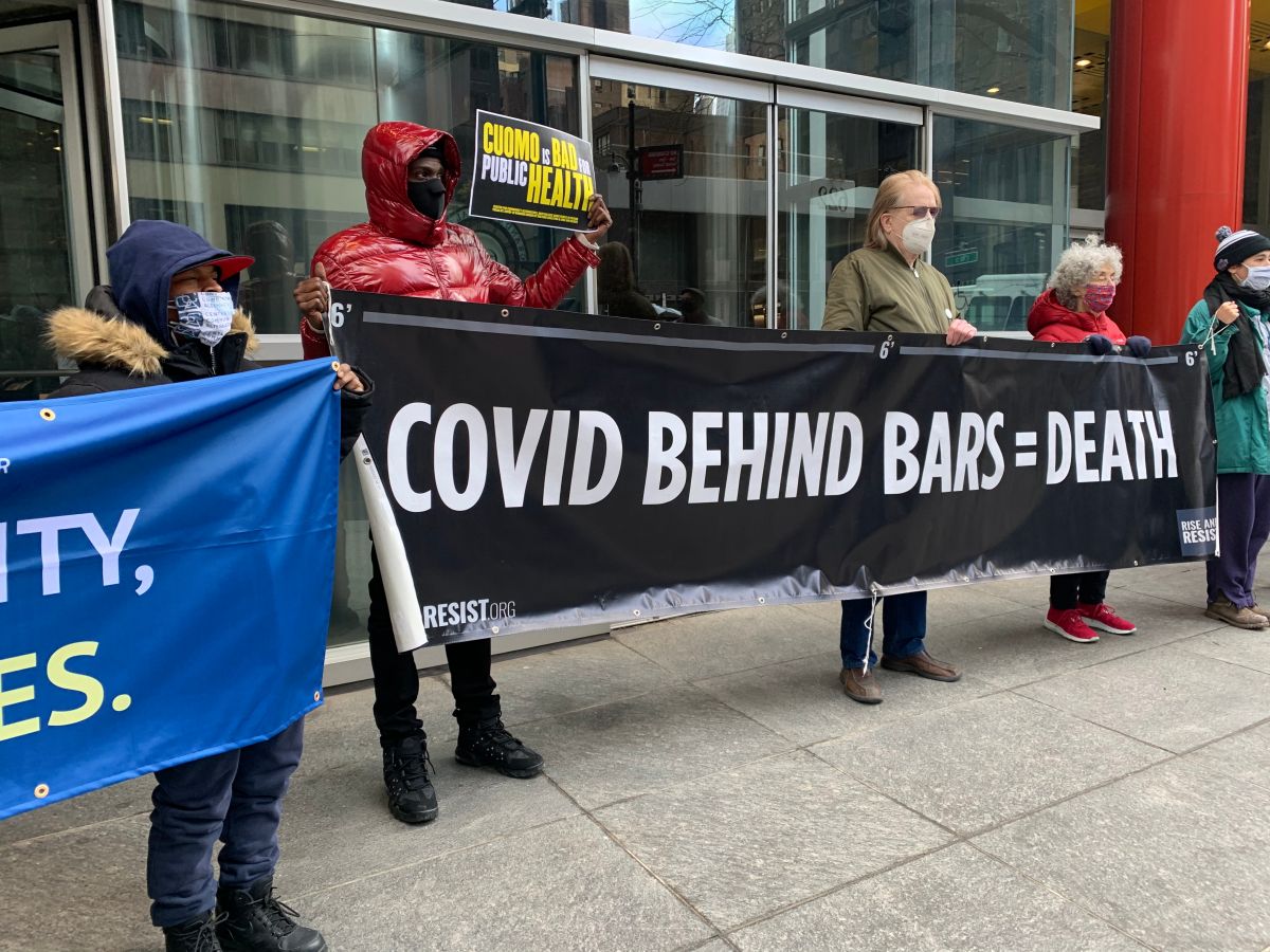 Exigen a Cuomo liberar a presos vulnerables al COVID-19 y plan de vacunación efectivo en cárceles de NY