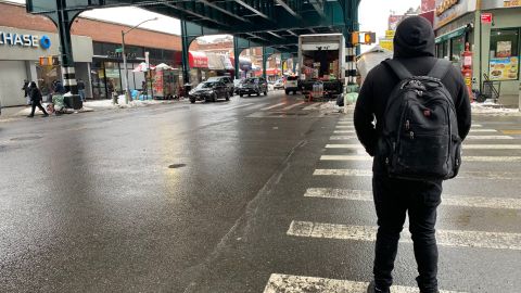 José González, inmigrante de origen mexicano, quien vive en la Avenida Roosevelt, en Queens