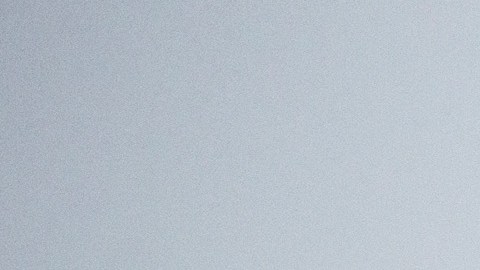 La interrupción de la actividad aérea por la nevada podría extenderse hasta este martes.