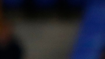 Allan disputando un encuentro contra el Chelsea.