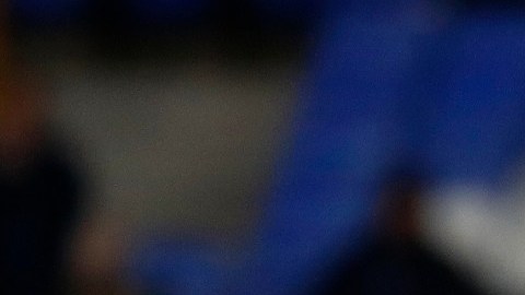 Allan disputando un encuentro contra el Chelsea.