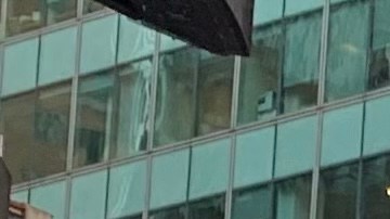 Inquilinos con rentas atrasadas realizan una demostración para pedir ayuda,