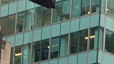 Inquilinos con rentas atrasadas realizan una demostración para pedir ayuda,