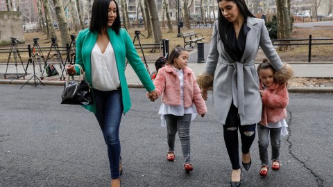 Emma Coronel Aispuro y sus hijas producto de su relación con "El Chapo" Guzmán.