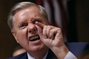 Republicano Lindsey Graham señala que Kamala Harris podría enfrentar 'impeachment'