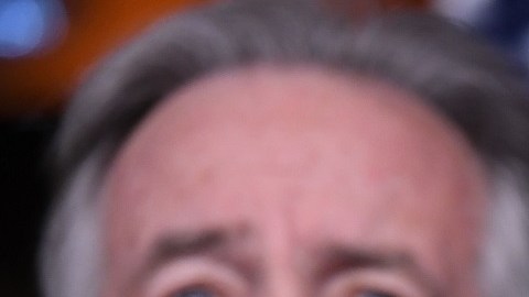El representante Richard Neal y la presidenta de la Cámara, Nancy Pelosi.