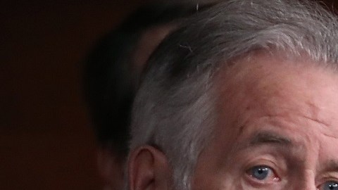 Los demócratas avanzan con la integración del paquete de estímulo en el Congreso.