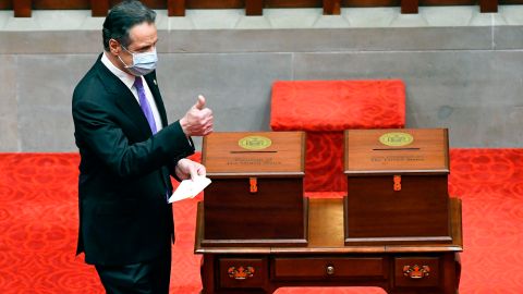 Cuomo se alzó a inicios de la pandemia como contrapeso demócrata contra Trump.