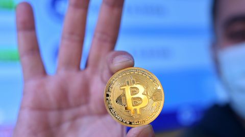 Por_qué_el_Bitcoin_se_desplomó_y_es_una_moneda_“extremadamente_ineficiente”_GettyImages-1230175365