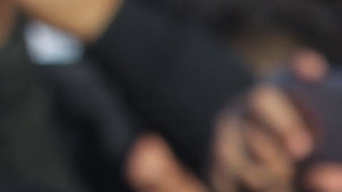 Manifestantes iraquíes protestan un año después de los ataques de EE.UU. en Irak en los que murió el general iraní Qasem Soleimani.