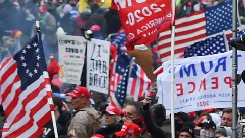 El expresidente Trump enfrenta juicio político por incitar a la insurrección.