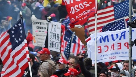 El expresidente Trump enfrenta juicio político por incitar a la insurrección.