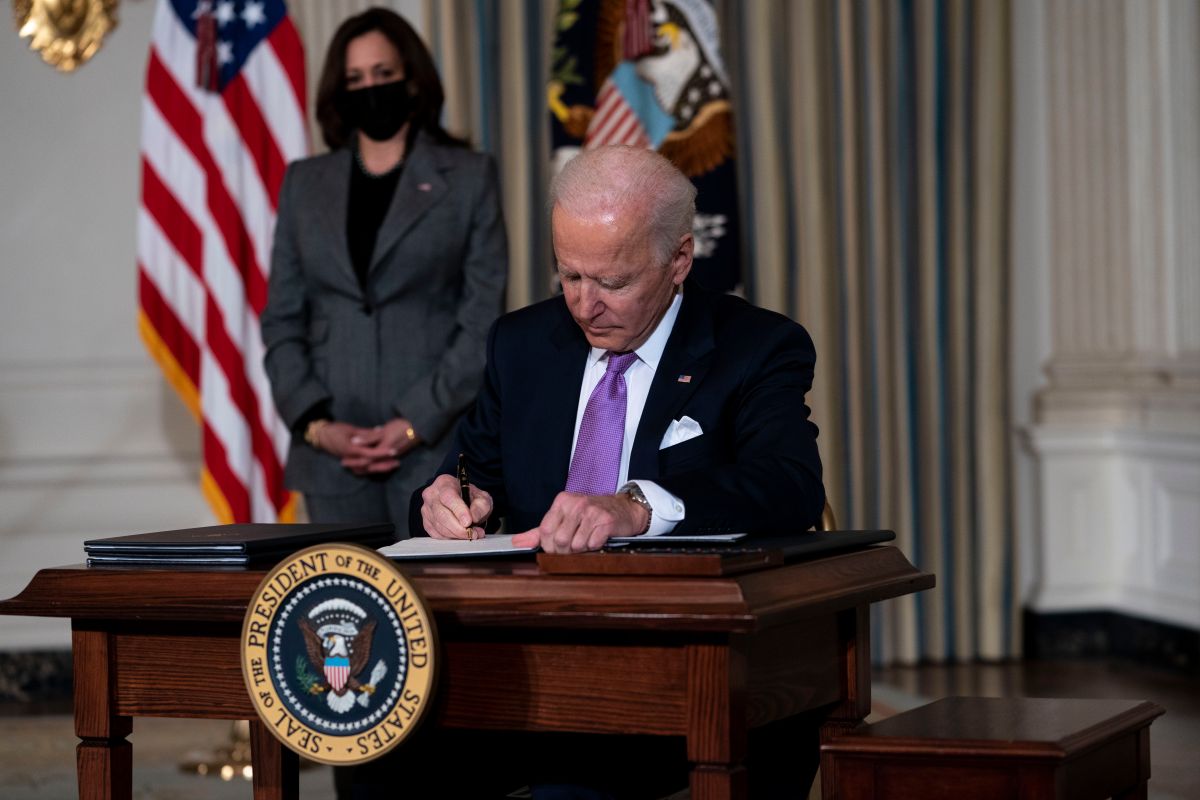 Se espera que el presidente Biden firme la ley máximo el viernes 12.