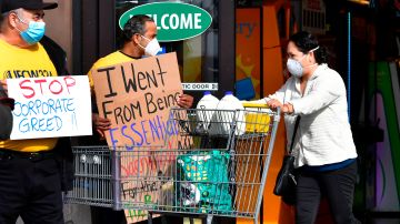 Kroger continúa cerrando tiendas ante leyes que otorgan $4 dólares extra por pandemia