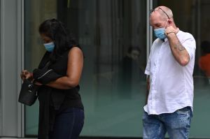 Británico enfrenta cárcel por abandonar habitación de hotel en Singapur para visitar la de su novia