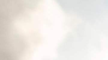 El aterrador momento cuando un motor de un vuelo de United se incendia en el aire