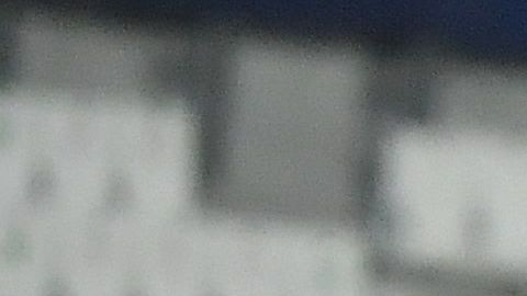 El árbitro le muestra la tarjeta roja a Remo Freuler del Atalanta