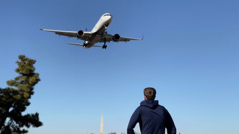 El_38%_de_los_estadounidenses_renunciaría_al_sexo_durante_un_año_para_volver_a_viajar_GettyImages-1231366481.jpg