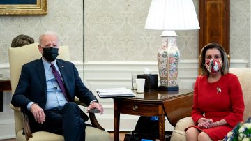 El presidente Joe Biden y la presidenta de la Cámara, Nancy Pelosi.